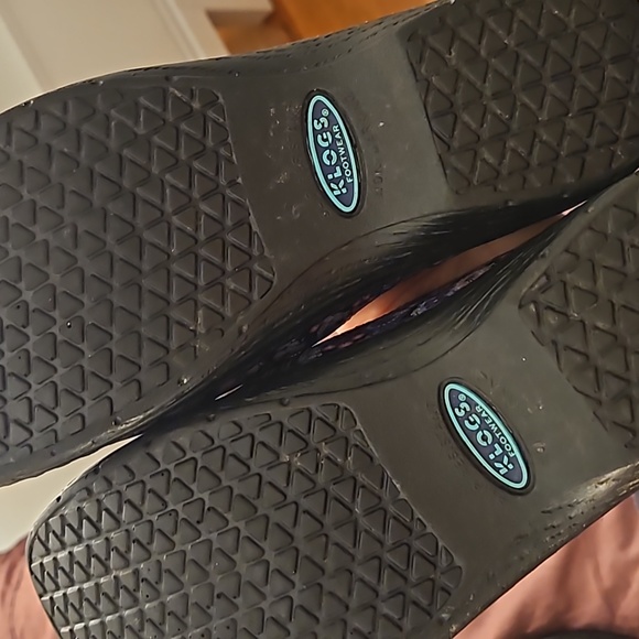 Leather Flower Patterned Non Slip Shoes - Picture 3 of 3